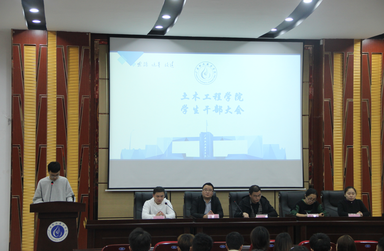 2Y{7IS~T$0%A)79PBN@5T{P